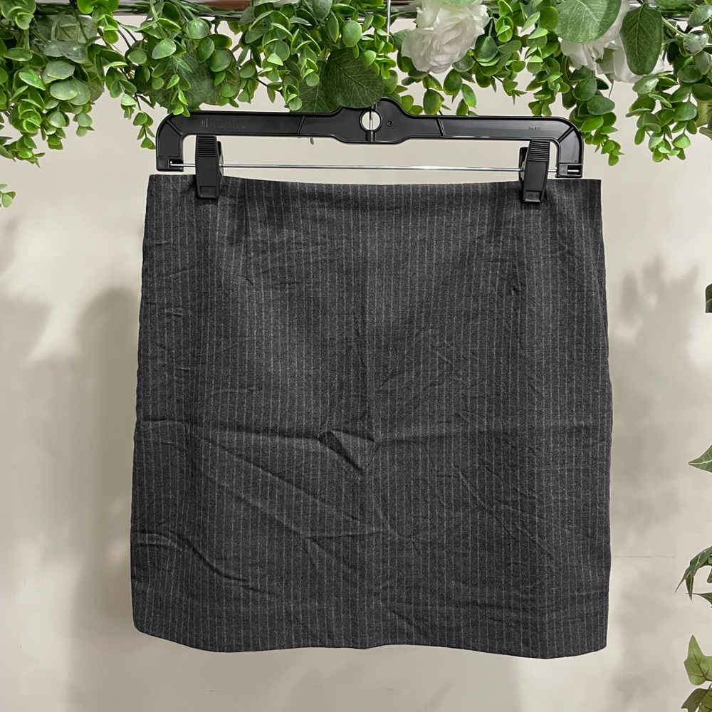 Very very cute black pinstripe Theory skirt